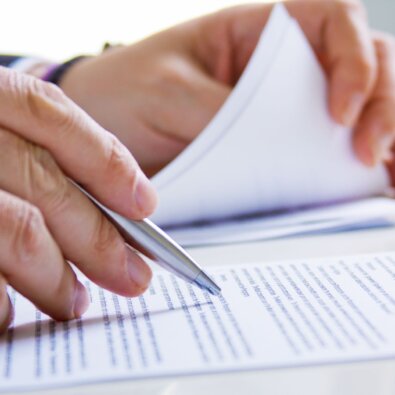 Procuração em causa própria: como funciona e suas implicações jurídicas.