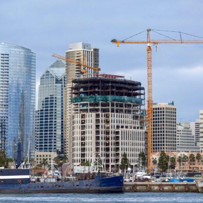 Imóvel na planta: atraso na entrega e direitos do comprador.