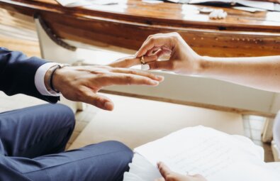 Casamento com comunhão universal e compra e venda de imóvel