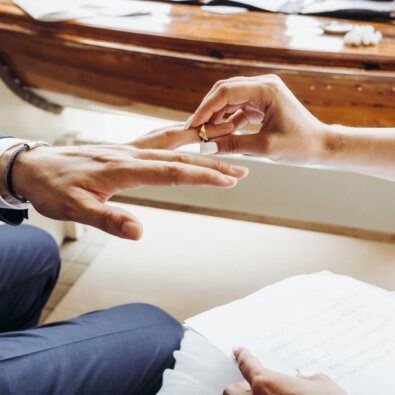 Casamento com comunhão universal e compra e venda de imóvel